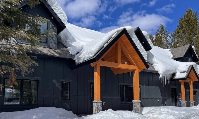 Island Park House | Fully renovated & stylish home with bikes, kayaks, patio, bunk room, fireplace