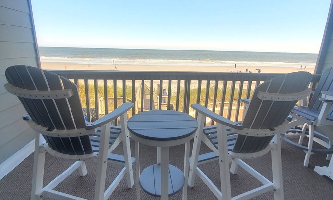 Garden City Condo | Fully Renovated 2 Bedroom 2 Bathroom DIRECT Oceanfront Condo