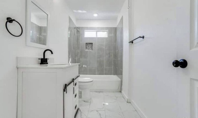 Northwest Los Angeles Heights House | Fully renovatedClose to airportn