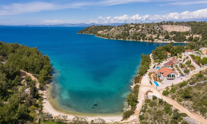 Bobovisca Villa | Fully Serviced Beachfront Extravagance- Heated Pool, Jacuzzi, Mesmerizing Sunset