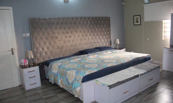 Ofin Apartment | Fully serviced luxurious 4 bedroom penthouse in Lekki with generous living space