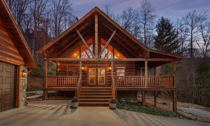 Vein Mountain House | Fully Stocked Cabin Retreat w/Game Room & Pond!