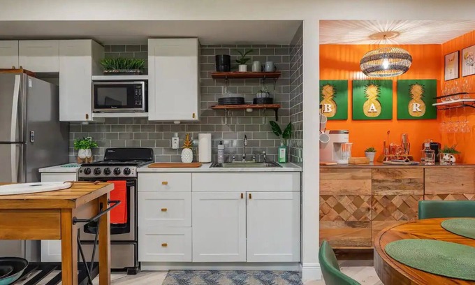 Melbourne Condo | Fully stocked condo, balcony overlooking marina, walking distance to downtown