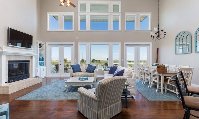 Galveston House | Fully Stocked Kitchen Home on Resort Property with Manicured Beaches & 2 Pools