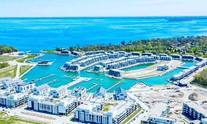 Innisfil Apartment | *FULLY STOCKED MODERN CONDO*