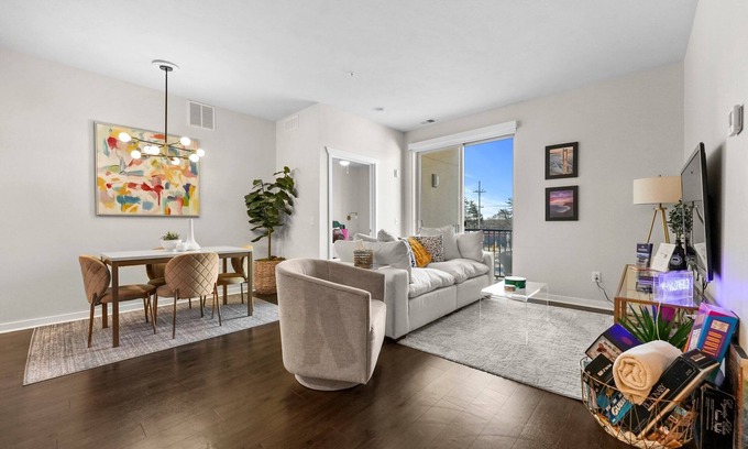 Traverse City Condo | Fully Stocked Trendy Condo Close To Downtown And The Beach