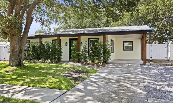 Ballast Point House | ☀️Fully Updated South Tampa Haven in Ballast Point, walk to Bayshore🥥🌴🏈⚾️🎾🎰