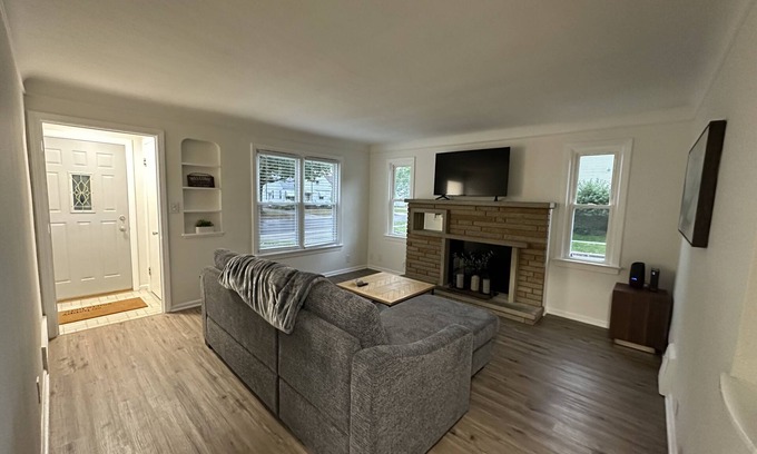 Mayfield Heights House | Fully updated house with a fenced in yard and close to highways and hospitals!