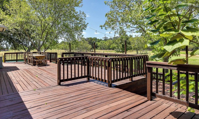 Clodine Villa | Fulshear Vacation Rental w/Guest House & Deck!