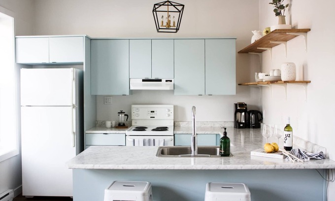Brandon Apartment | Fun and Colourful One Bedroom
