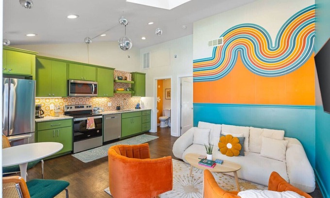 Greenwood Condo | Fun & Fabulous - Walk to Bars, Coffee & Restaurants