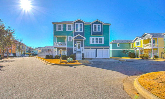 Bermuda Bay House | Fun Family Getaway | Pool, Playground & Beach Close