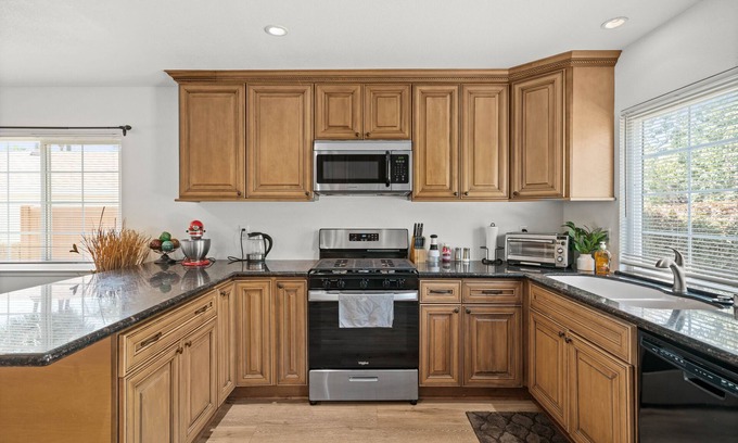 Mission Viejo House | Fun Family Retreat w/Games, Massage Chair & Yard