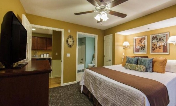 Branson Apartment | Fun-Filled 4BR Villa | Pools, Hot Tubs, Golf & Entertainment!