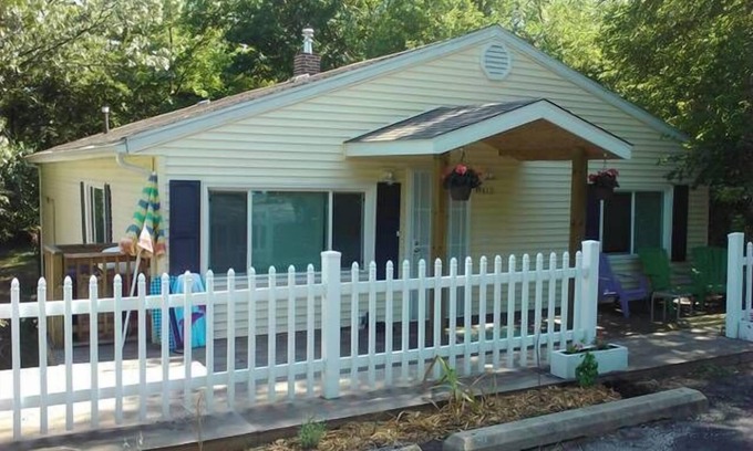 Miller Beach House | Fun Filled Miller Beach: Spacious 3 BR/3BA Cottage: YEAR ROUND RENTAL DISCOUNT