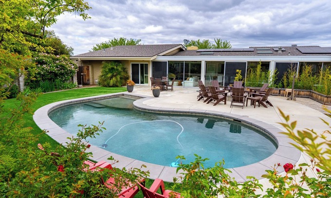 Paso Robles House | FUN HOUSE with Resort Feel. ABOVE IT ALL!