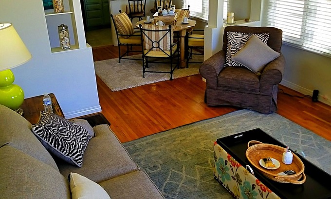 Belmont Park Apartment | FUN IN THE SUN! 1 bedroom/1 bath on the water in Belmont Shore