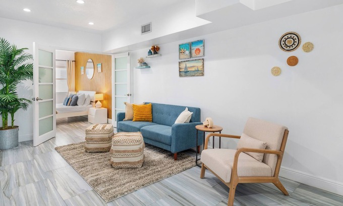 Birch Park Finger Streets Apartment | Fun in the Sun! Steps tothe Beach, Dining, Shopping & more in Fort Lauderdale!