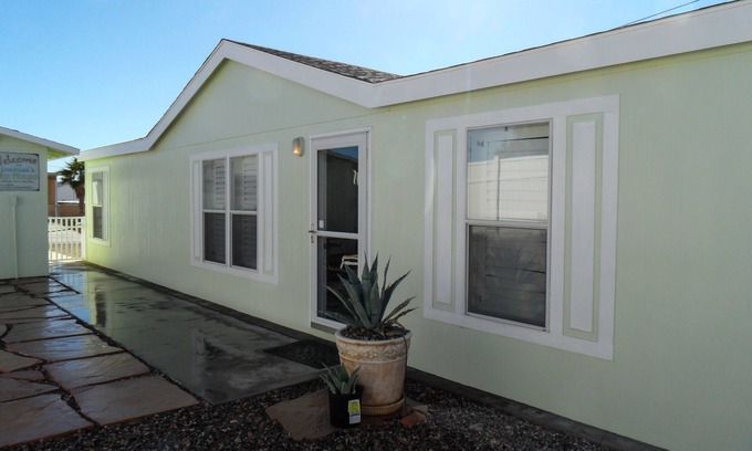 Desert Hills House | Fun in the Sun Lake Getaway