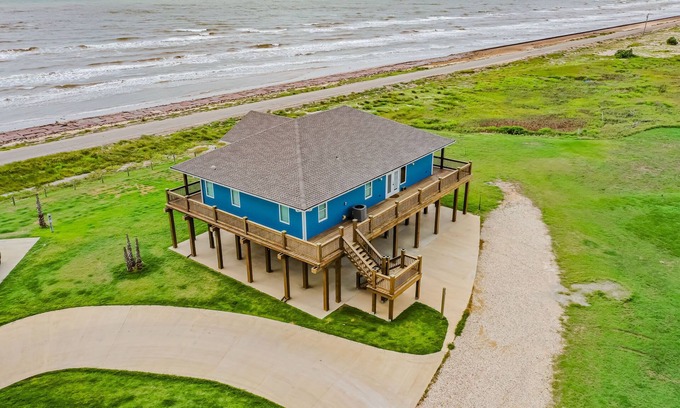 Cedar Lane House | Fun on Sargent Beach in this Fabulous Vacation Home!