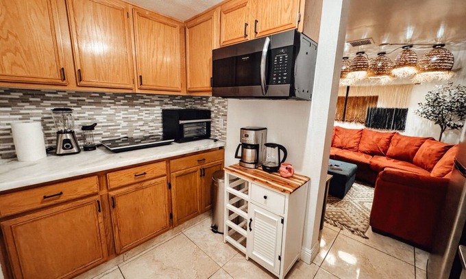 Meadows House | Fun, Warm 5 bed house with games & firepit for the winter.