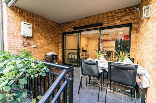 Brookvale Apartment | Funda Place - Leafy Hideout in Northern Beaches