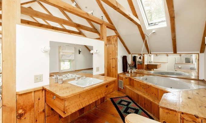 Durham Other | Funky abode with a fireplace place for a small family or artists- pet-friendly!