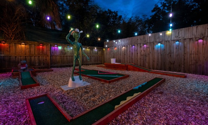 Gainesville House | Funky MINI GOLF Home filled with Amenities