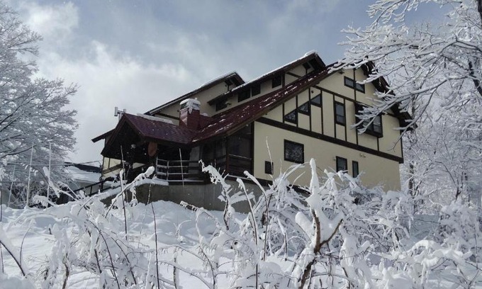 Akakura Onsen House | Funky Monkey Lodge, Myoko ファンキーモンキーロッジ 妙高