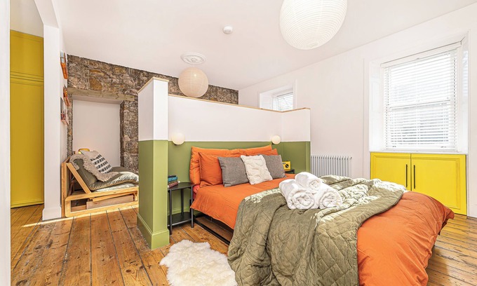 Burntisland Apartment | Funky Studio Near The Beach