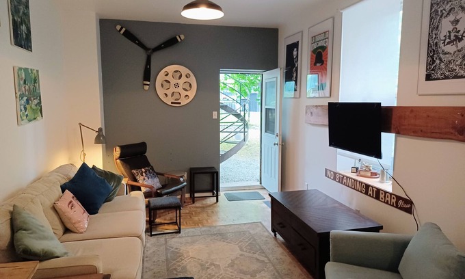 Pointe-Saint-Charles Apartment | Funky unique downtown Montreal 2-bedroom (Old Port, Griffintown)