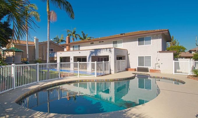 Northwest Anaheim House | Funtierland + Pirate's Lair + Close to Disney + Pool + Game Room + Backyard