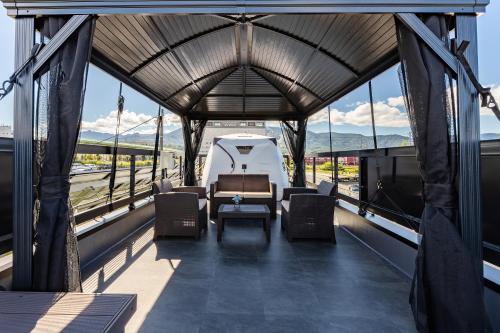 Furano House | Furano Trailer Village Den