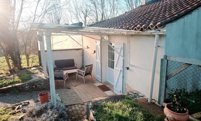 Mouilleron-Saint-Germain Villa | Furnished 2-room house in the countryside. Free parking