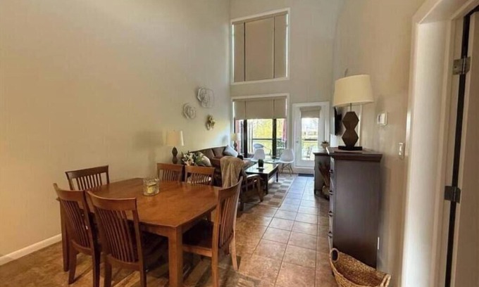 South Pandosy Resort | Furnished 2BR Loft | Kelowna