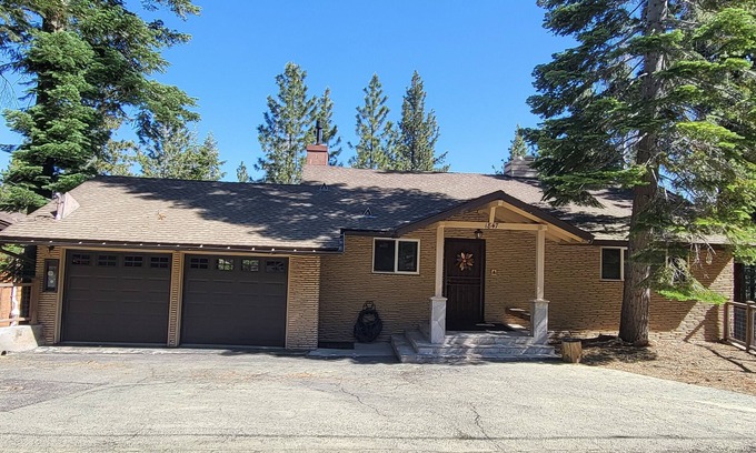 Montgomery Estates House | Furnished 4 bdrm mountain retreat in South Lake Tahoe available for 30+ day stay