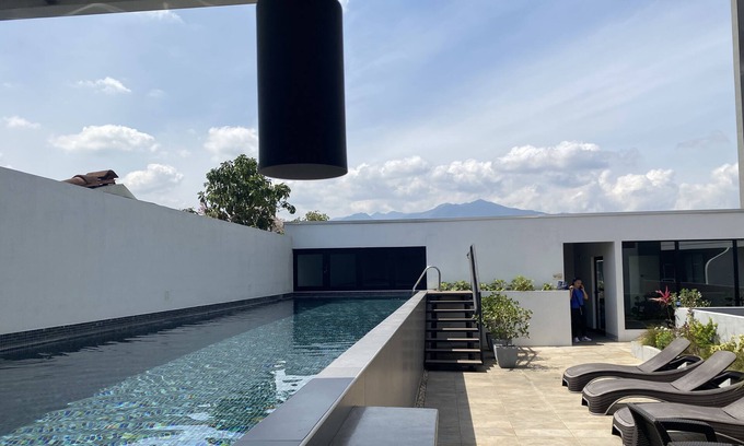Vuelta de Jorco Apartment | Furnished and Peaceful Gem Between Airport and Sabana/ Apartment/free Parking