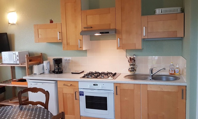 Bagnoles-de-l'Orne Apartment | furnished apartment with all mod cons in a detached house with a garden