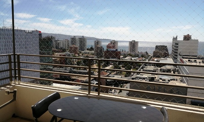 Vina del Mar Apartment | Furnished apartment with sea view and coastal edge.