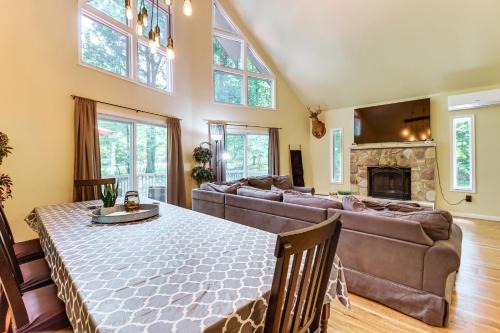 Albrightsville House | Furnished Deck and Fire Pit Poconos Outdoorsy Gem