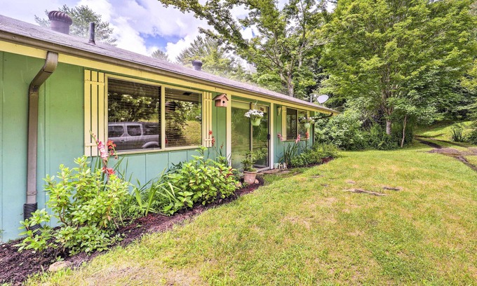 Frank Apartment | Furnished Deck + Home Gym: Bakersville Retreat!