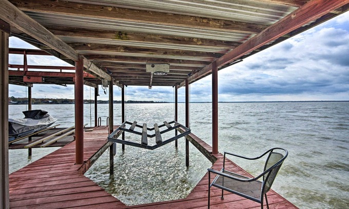 Gun Barrel City Cabin | Furnished Deck & Fire Pit: Gun Barrel City Home