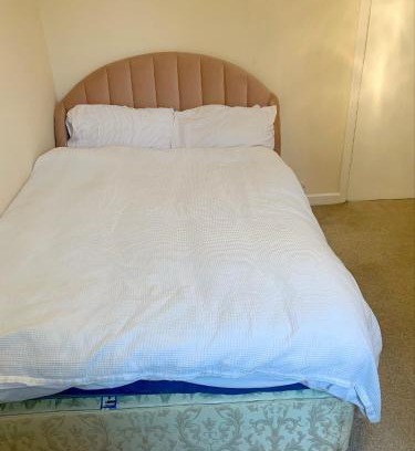 Johnstone Bed & Breakfast | Furnished double room
