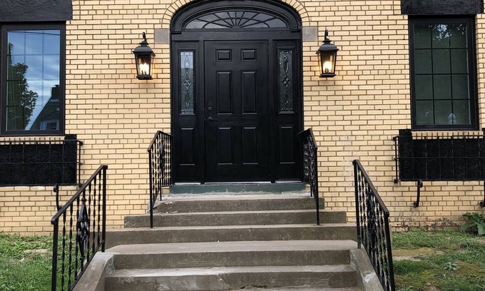 Parkersburg Apartment | Furnished fully renovated Art Deco Apt great for traveling nurses and doctors