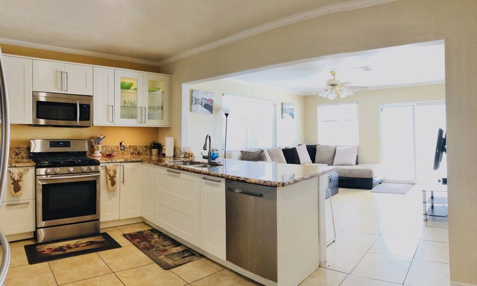 Paradise House | Furnished Home 3Bd/2Bath, Pool BBQ