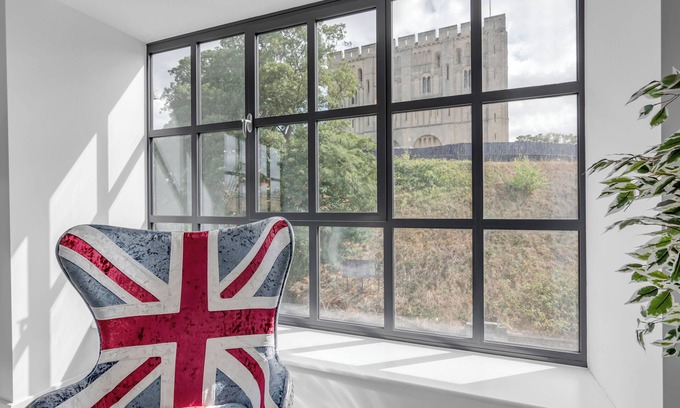 Norwich Apartment | Furnished Modern Flat Overlooking Norwich Castle
