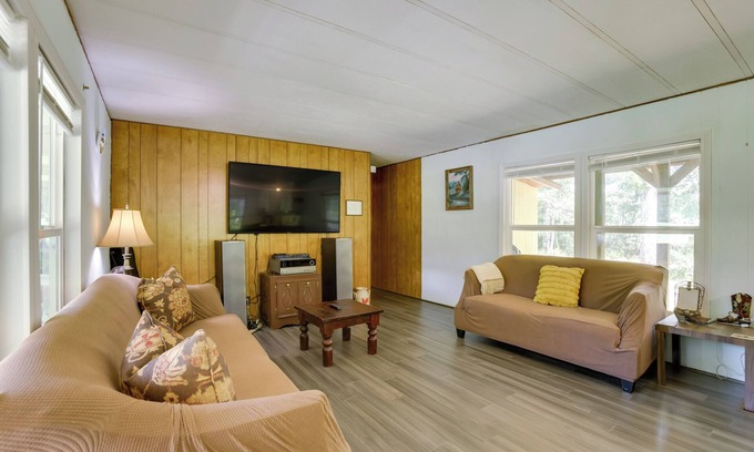 Cleveland Cottage | Furnished Outdoor Oasis! 22 Mi to Lake Livingston