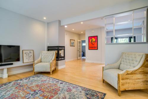 Centerville House | Furnished Patio Family-Friendly Cape Cod Home!