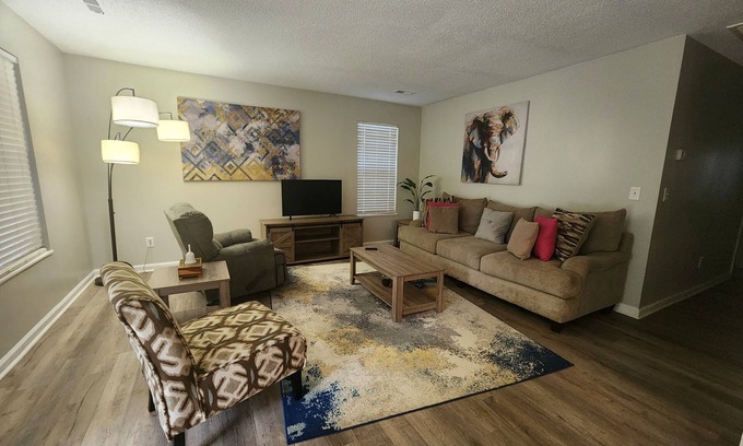 Greensboro House | Furnished rooms available with WiFi in Greensboro