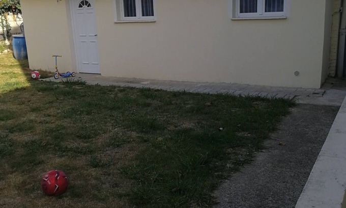 Puiseux-en-France Apartment | Furnished studio 10 minutes from Parc Astérix by car.